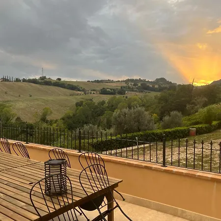 Tatil Evi Vineyard In Massignano